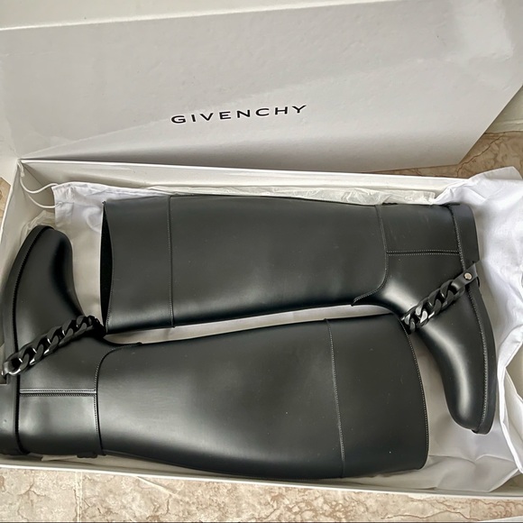 Givenchy Eva Chain Rain Boots - Picture 8 of 9